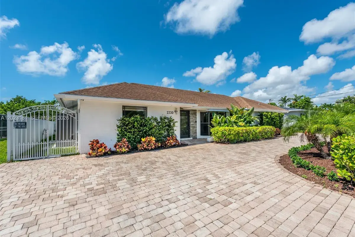 2330 NE 195th St, Miami FL 33180