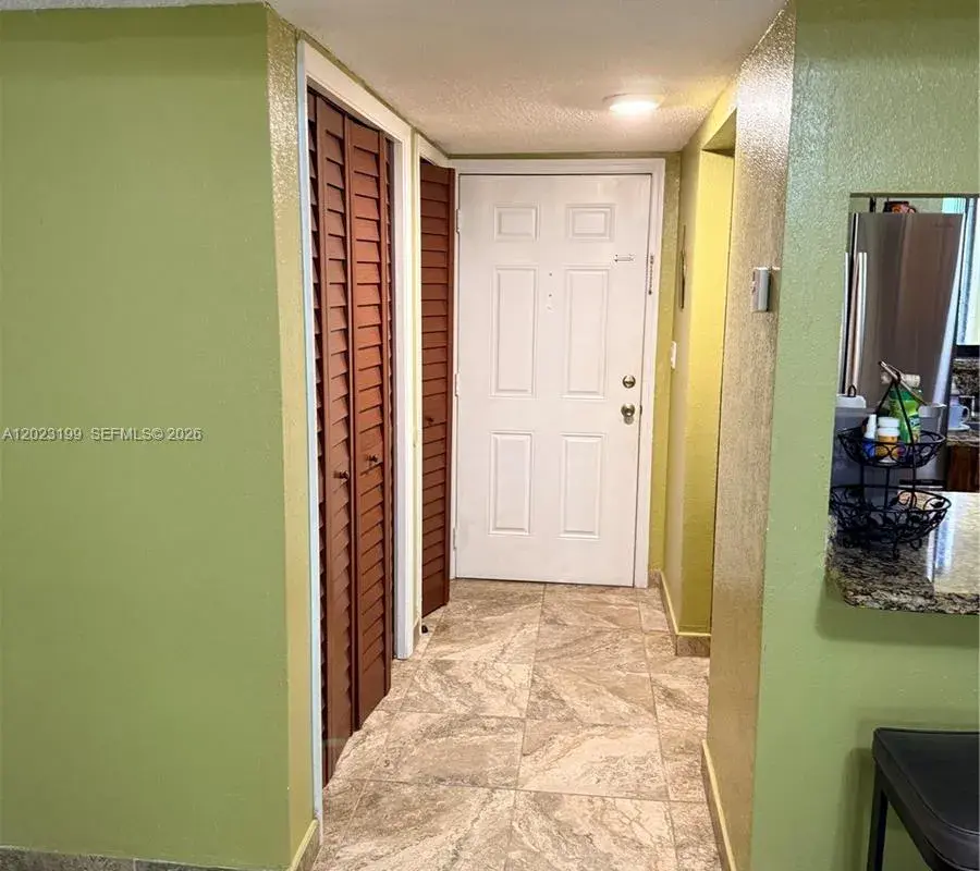 191 Lakeview Dr # 103, Weston FL 33326