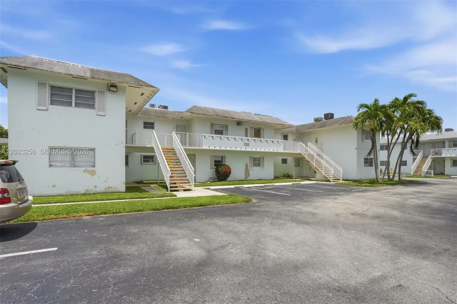 1 bedroom 1 bath Residential for sale at 7680 SW 82nd St # H121, Miami FL 33143