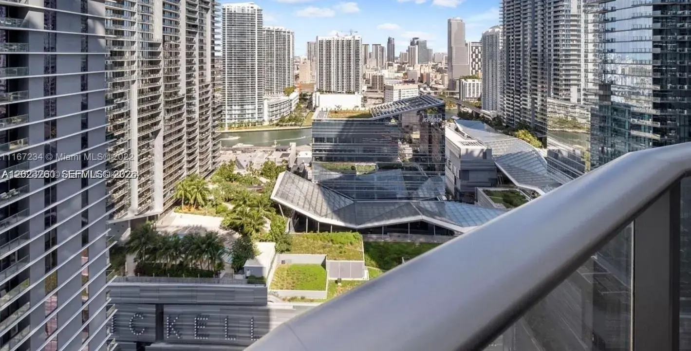 2 bedroom 2 bath Residential Lease for rent at 45 SW 9th St # 2908, Miami FL 33130
