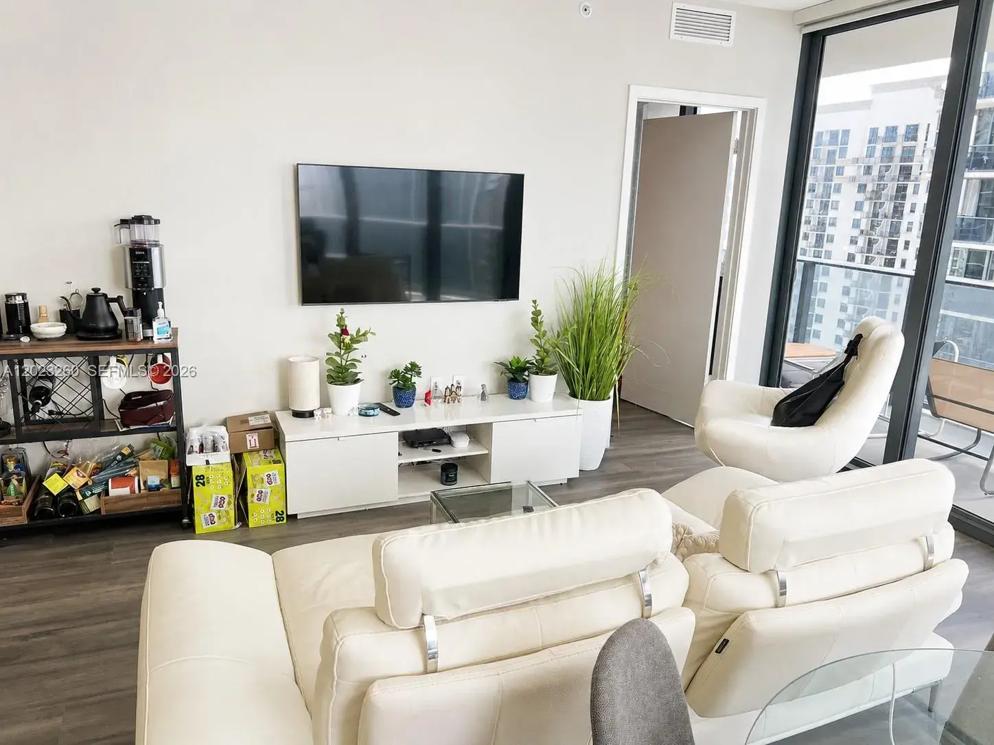 45 SW 9th St # 2908, Miami FL 33130