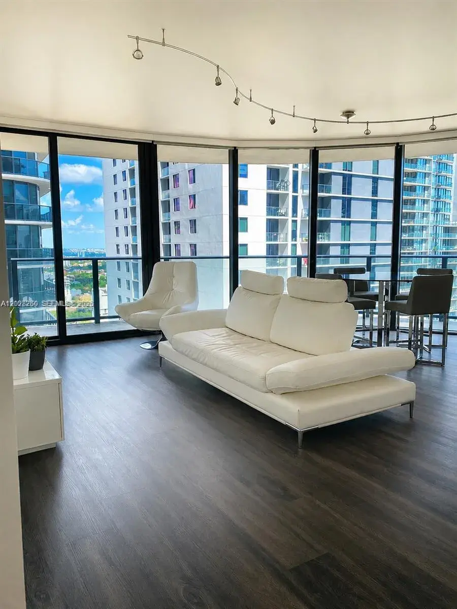 45 SW 9th St # 2908, Miami FL 33130