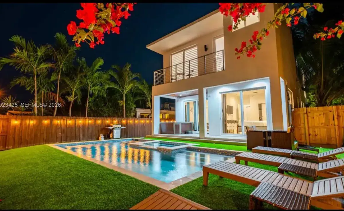 1547 Jackson St, Hollywood FL 33020