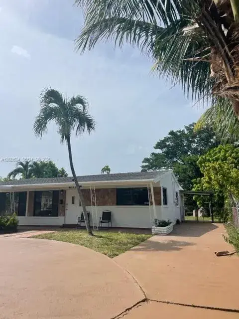 6141 Wiley St, Hollywood FL 33023