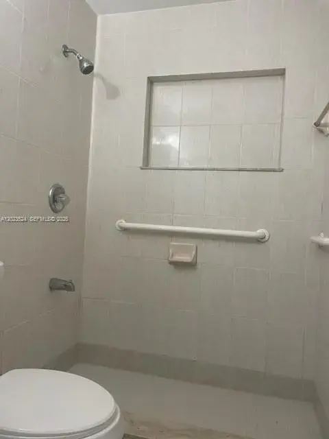6141 Wiley St, Hollywood FL 33023