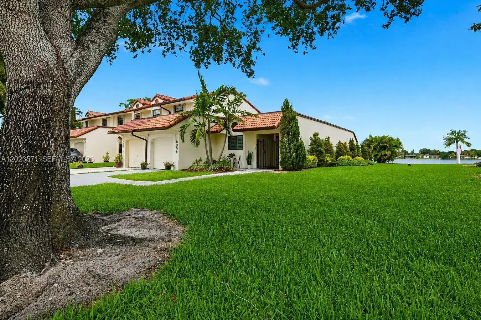 19009 NW 64th Ct, Hialeah FL 33015