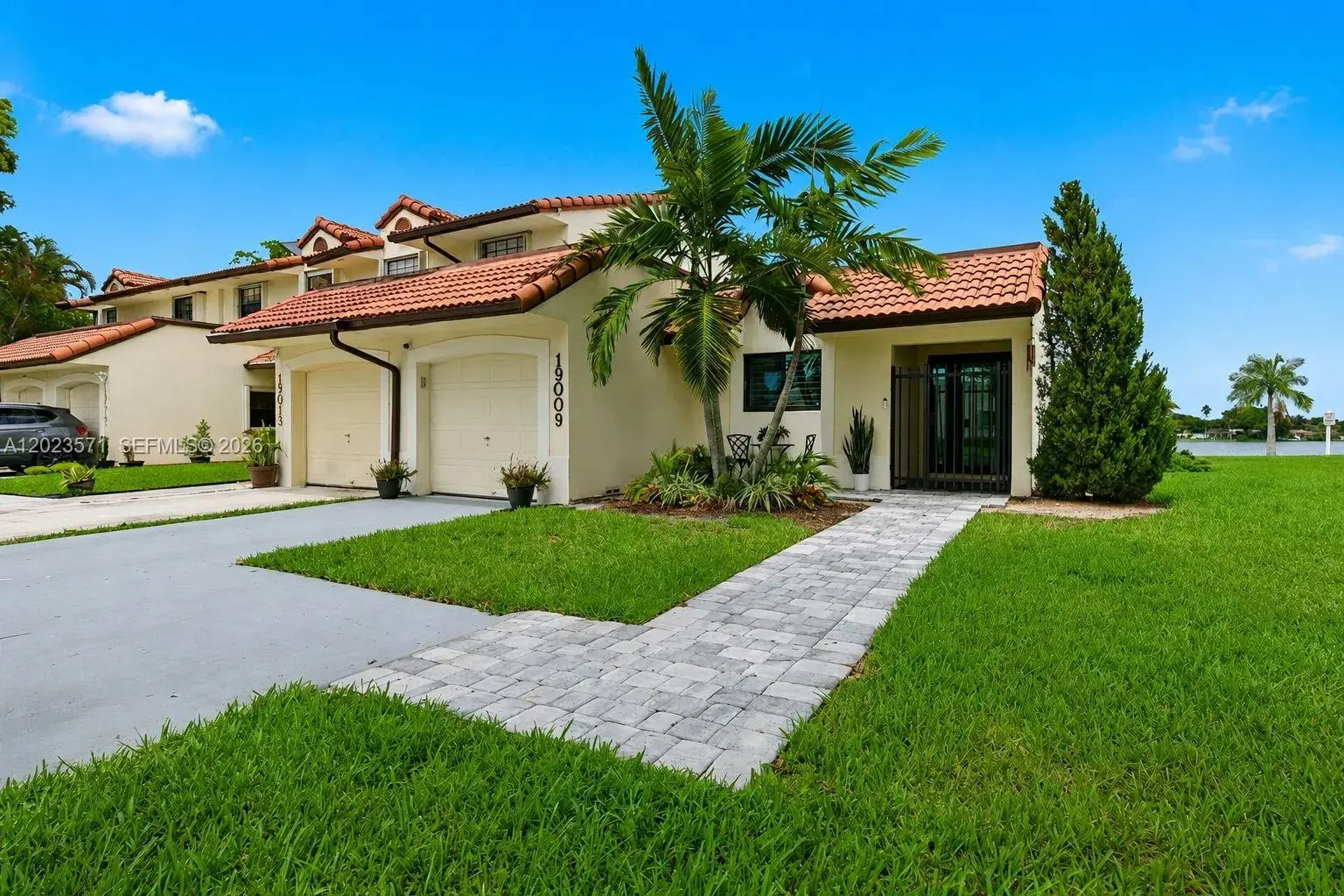 19009 NW 64th Ct, Hialeah FL 33015