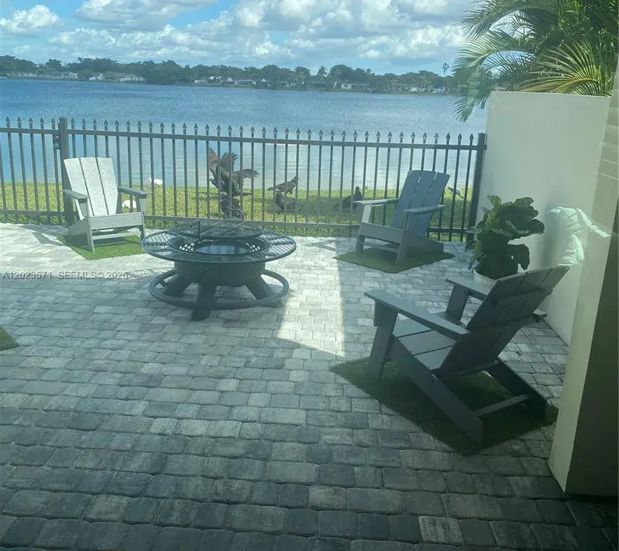 19009 NW 64th Ct, Hialeah FL 33015