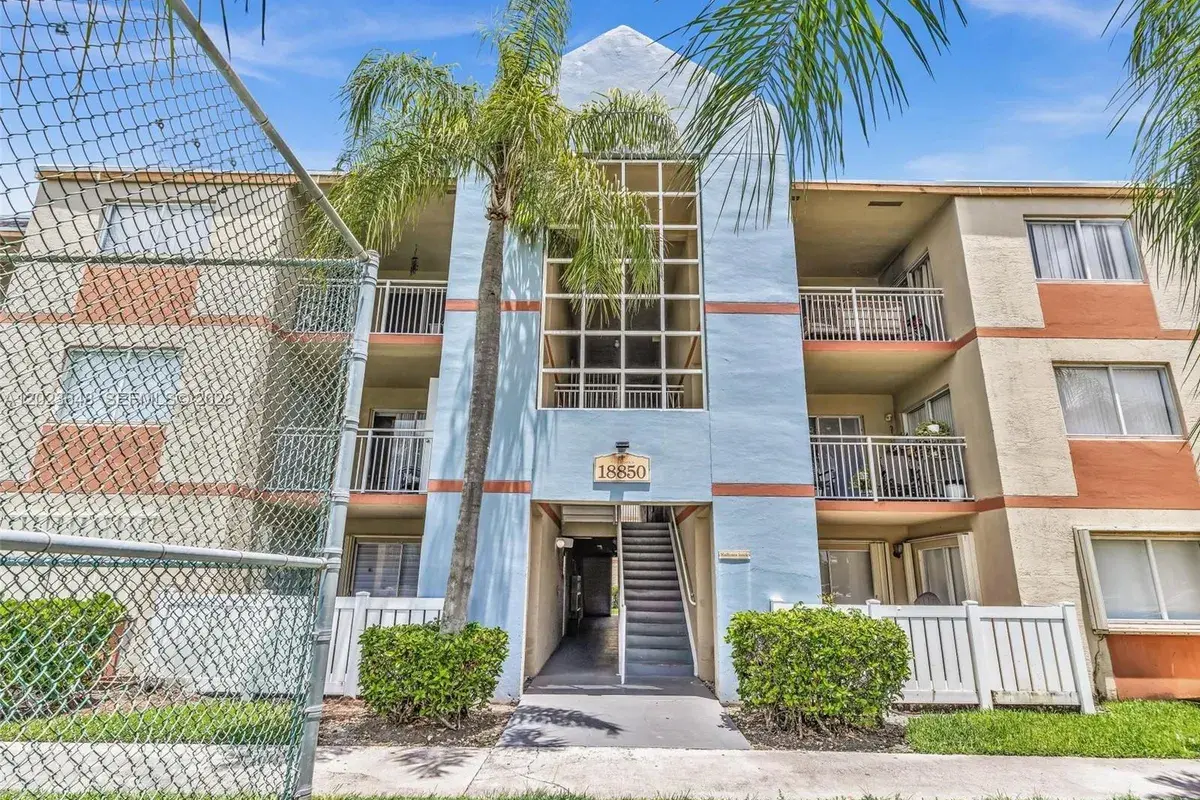 18850 NW 57th Ave # 208, Hialeah FL 33015
