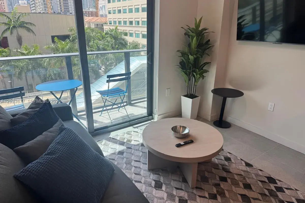 121 NE 5th St # 2102, Miami FL 33132