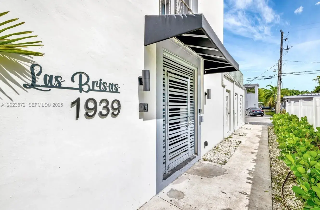 1 bedroom 1 bath Residential Lease for rent at 1939 Jefferson St # 103, Hollywood FL 33020