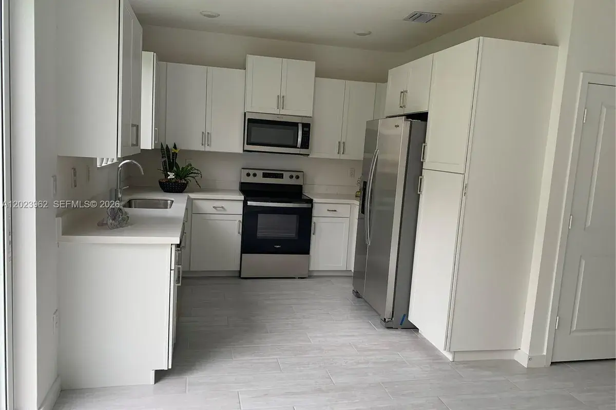 1068 SE 24th Ave, Homestead FL 33035