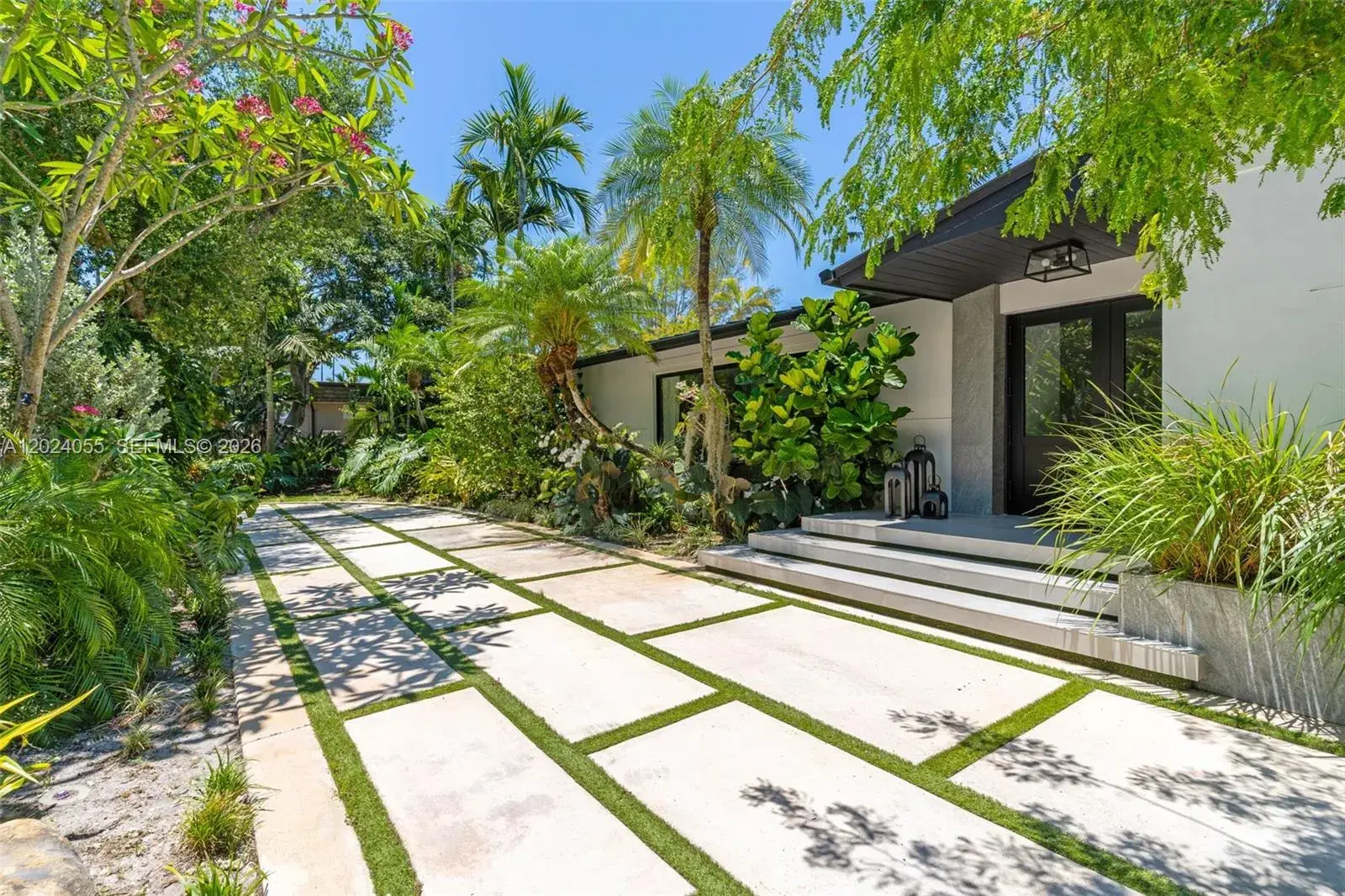 4 bedroom 2 bath for sale at 13400 SW 70th Ave, Pinecrest FL 33156