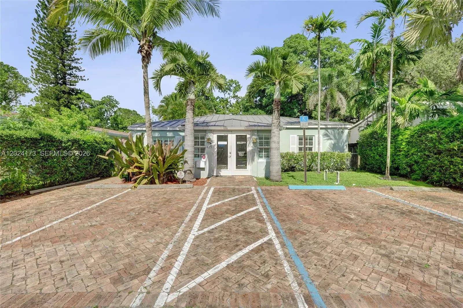 Commercial Sale for sale at 423 SE 19th St, Fort Lauderdale FL 33316