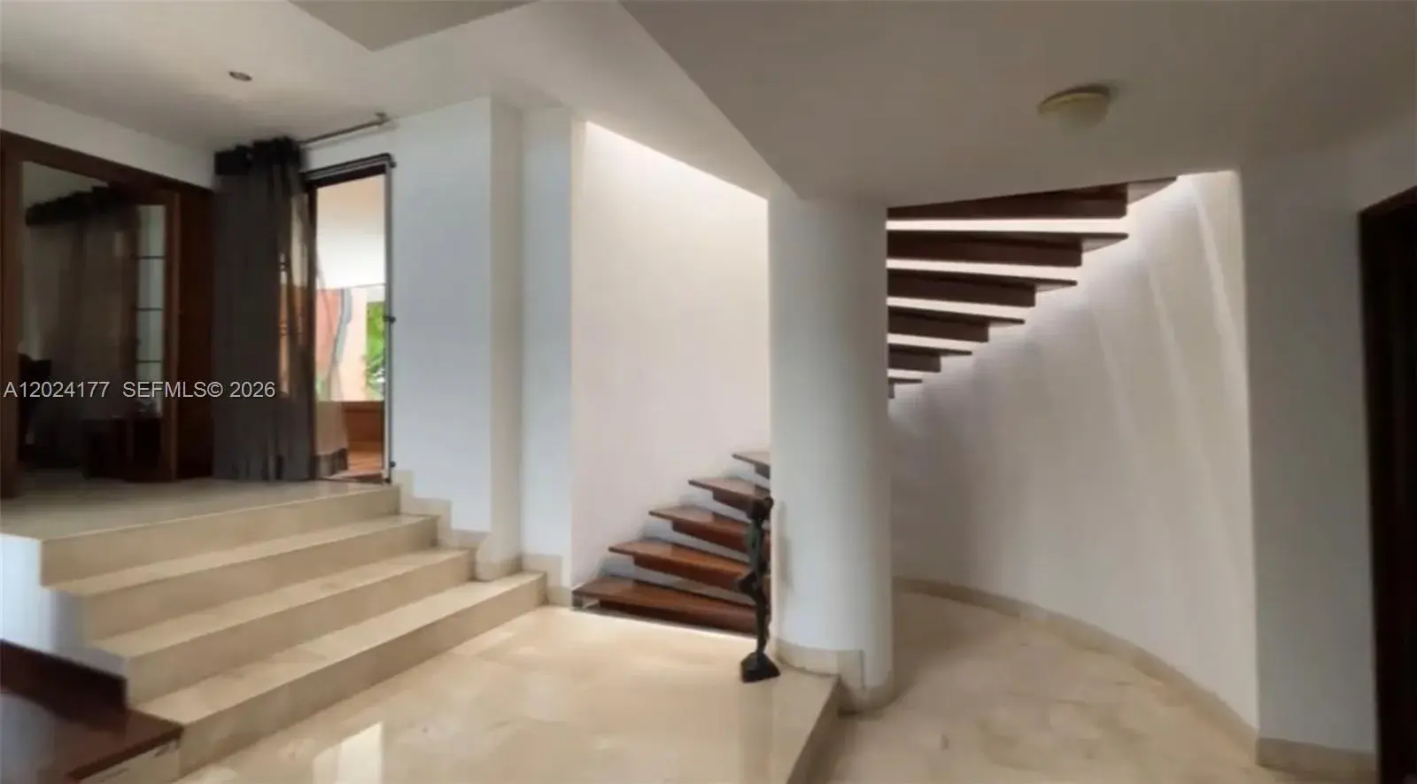 4 bedroom 5 bath Residential for sale at 17 # 7- 120 Carrera, FL 0000