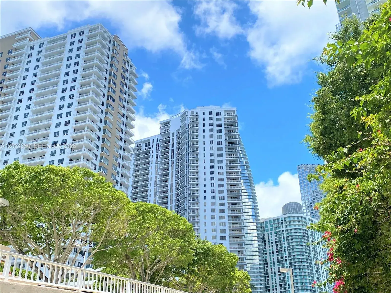 3 bedroom 2 bath Residential Lease for rent at 901 Brickell Key Blvd # 2006, Miami FL 33131