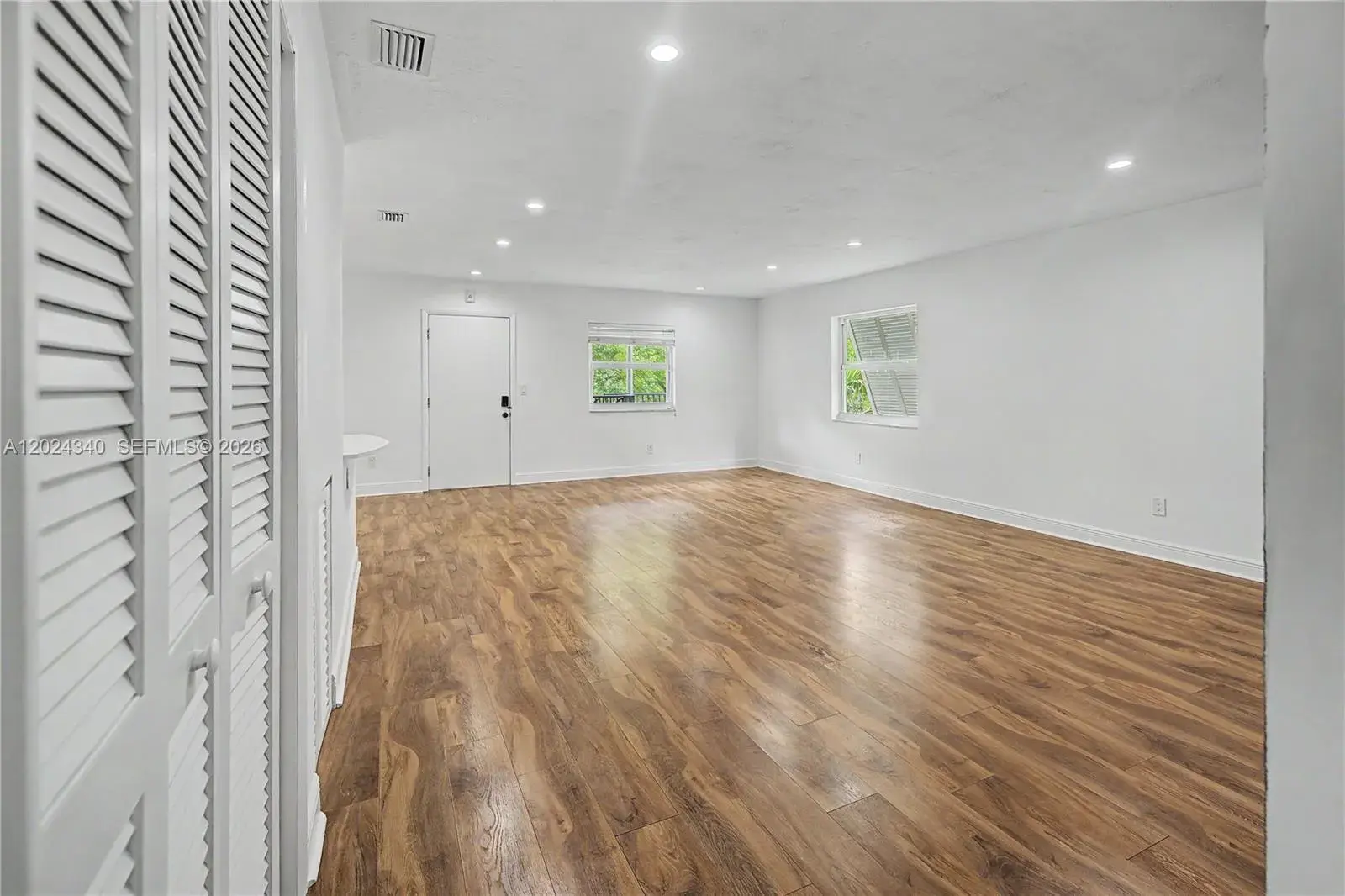 6815 Edgewater Dr # 201, Coral Gables FL 33133