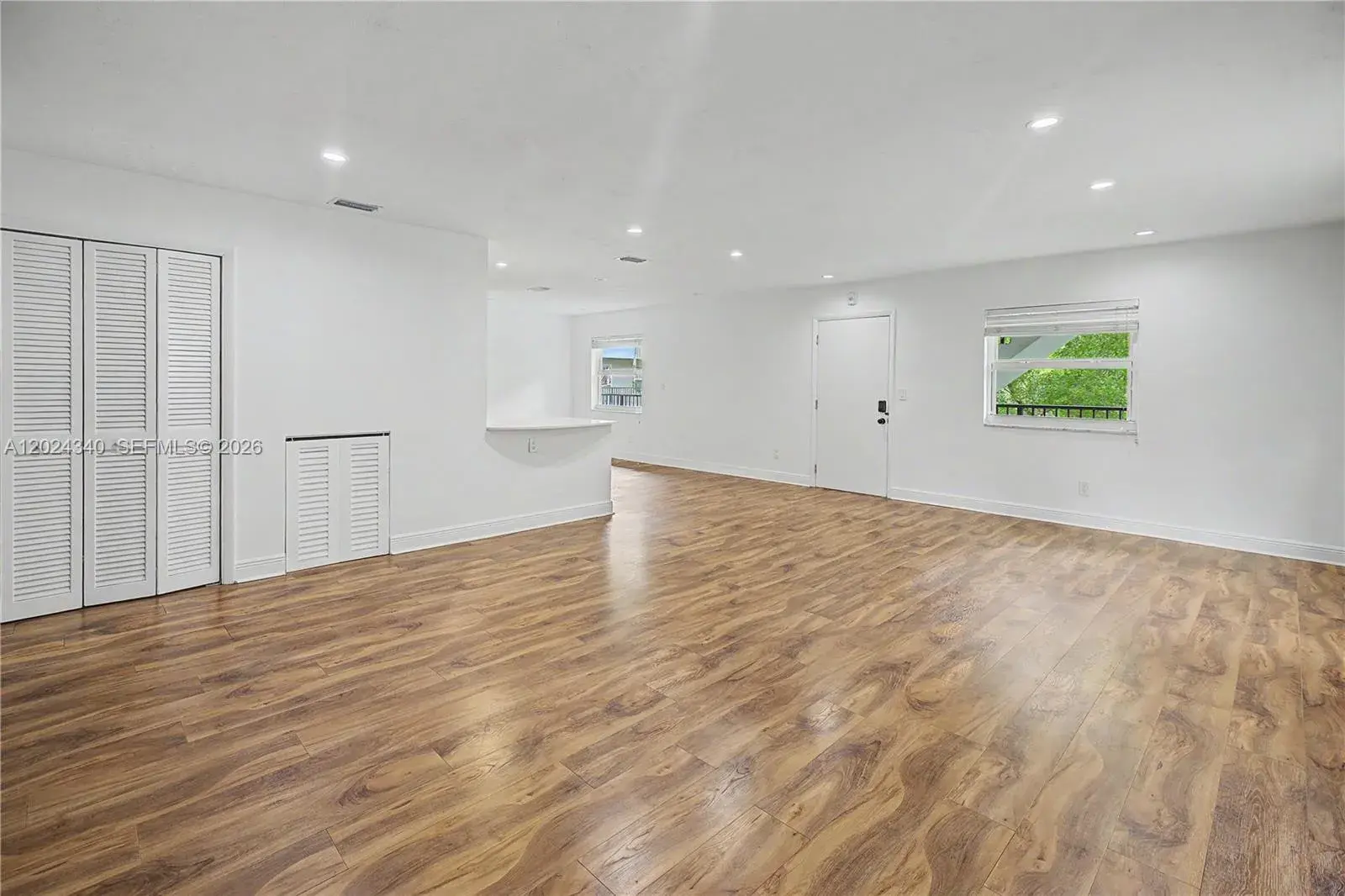 6815 Edgewater Dr # 201, Coral Gables FL 33133