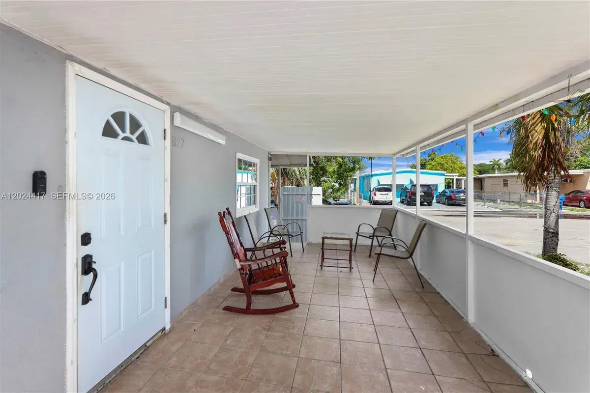 827 SW 128 AVE, Miami FL 33184