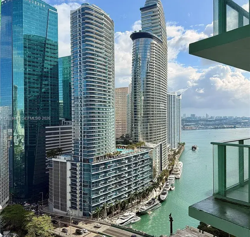 77 SE 5th st # 2305, Miami FL 33131