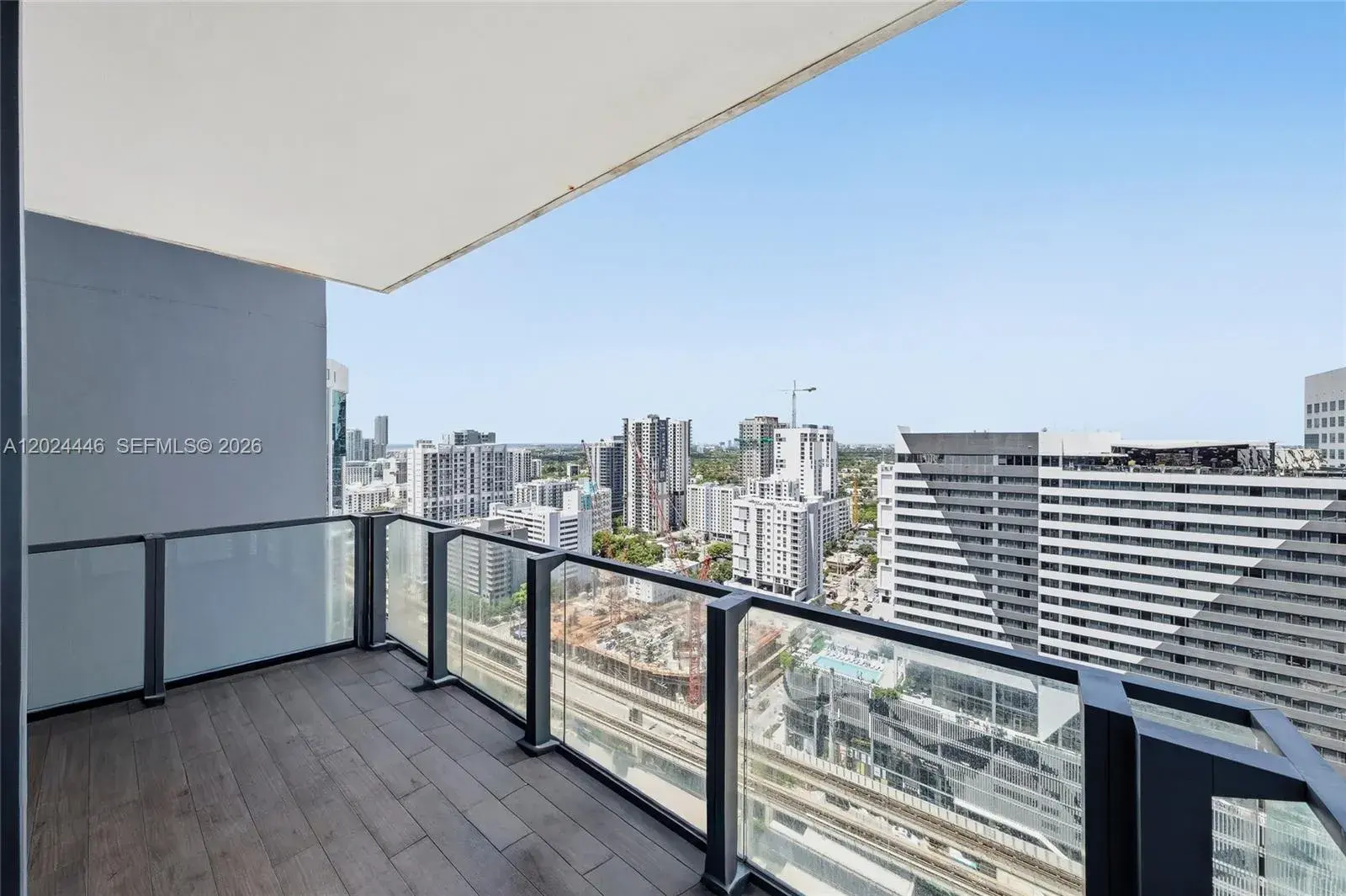 1 bedroom 1 bath Residential Lease for rent at 88 SW 7th St # 2008, Miami FL 33130