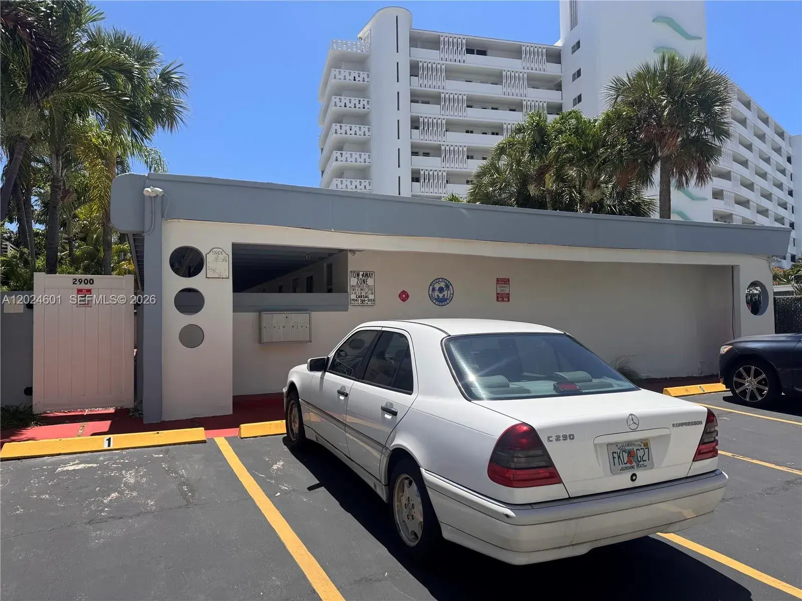 1 bedroom 1 bath Residential Lease for rent at 2900 N Ocean Blvd # 4, Fort Lauderdale FL 33308