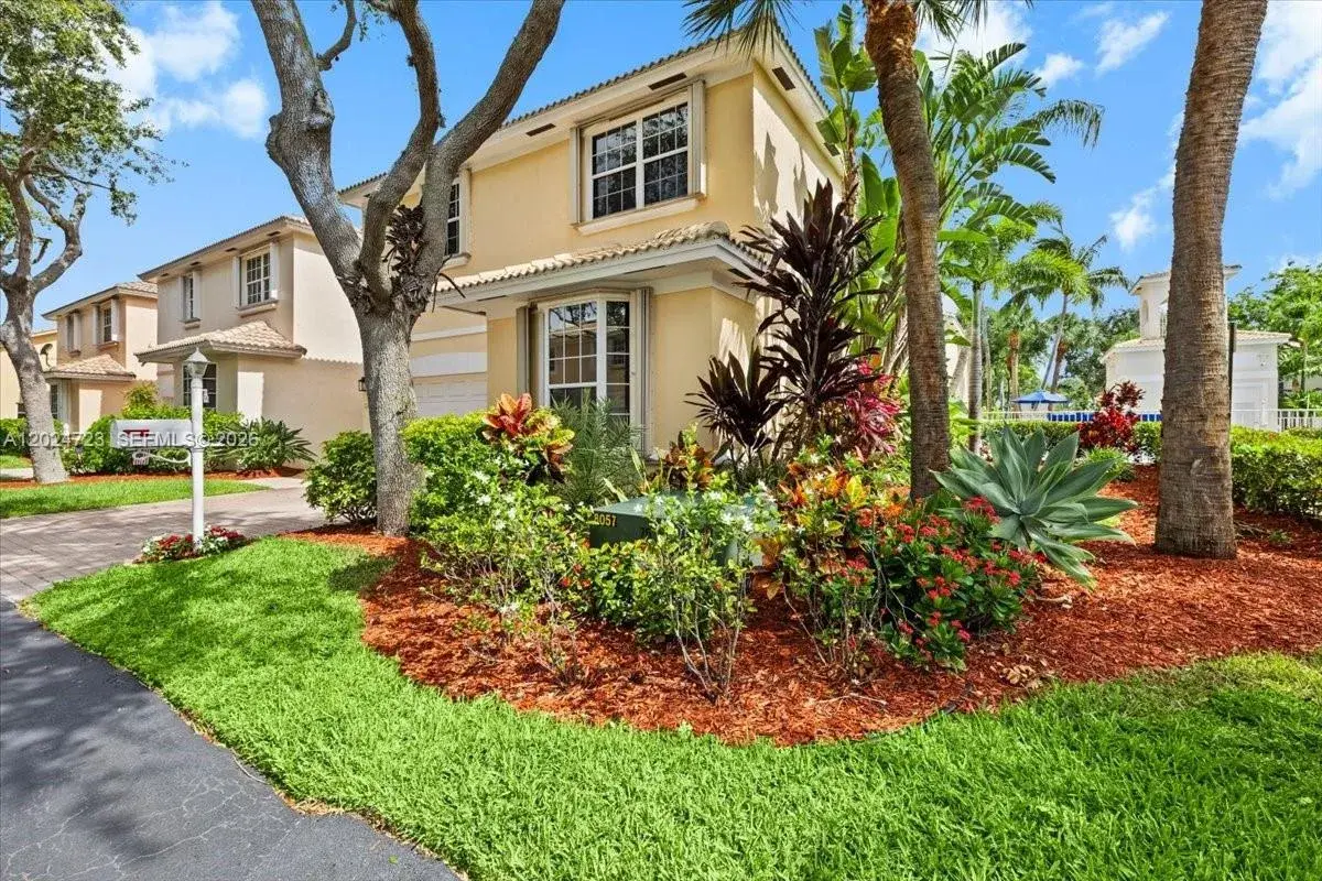 3 bedroom 2 bath Residential for sale at 1241 Grant St, Hollywood FL 33019
