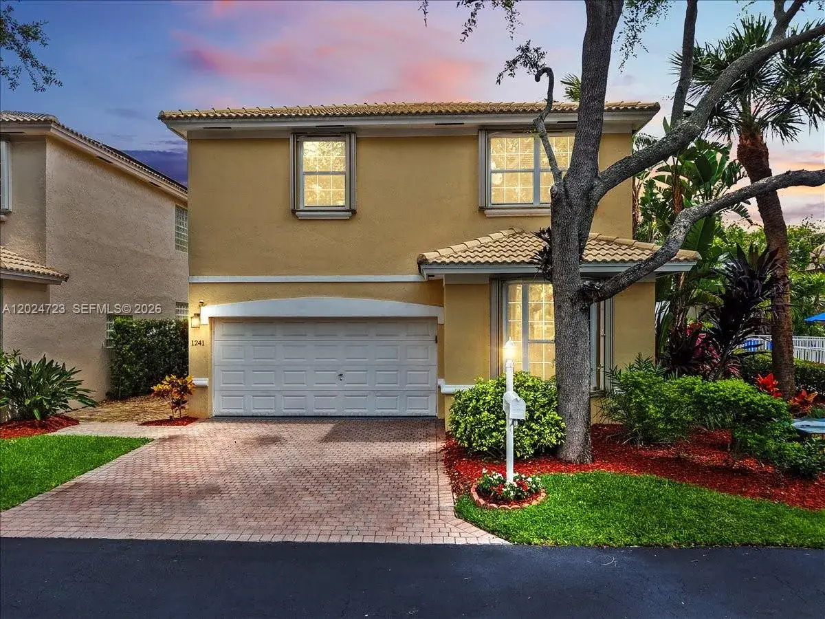 1241 Grant St, Hollywood FL 33019