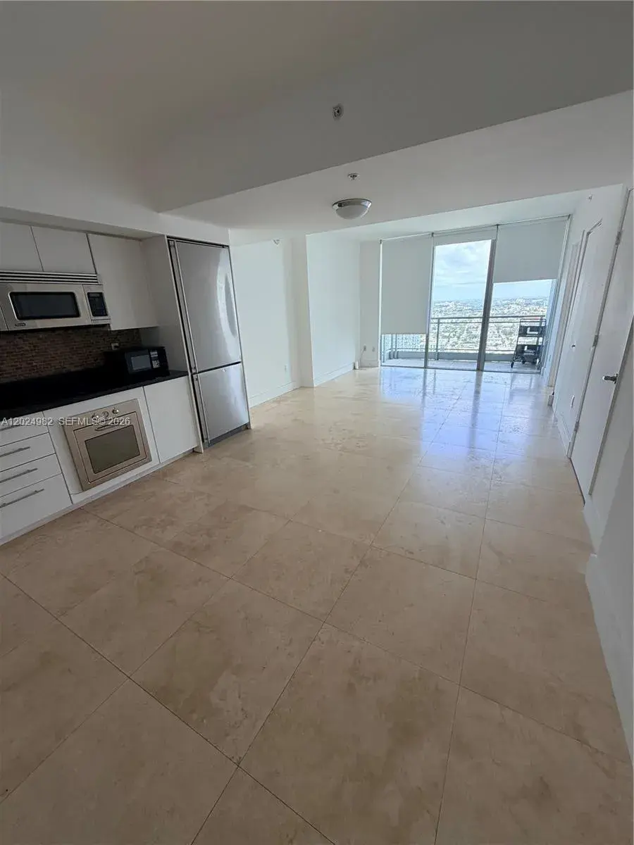 1 bedroom 1 bath Residential for sale at 92 SW 3rd St # 3909, Miami FL 33130