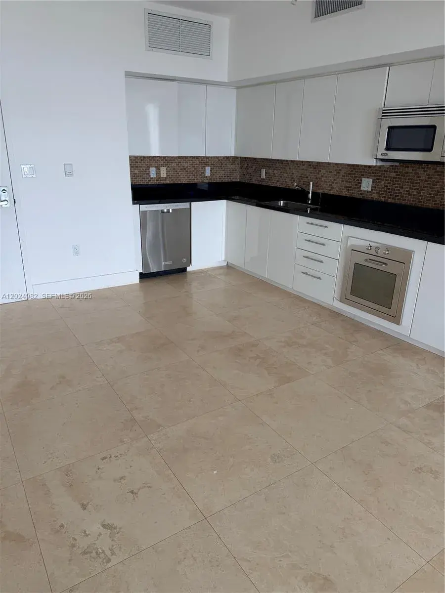 92 SW 3rd St # 3909, Miami FL 33130