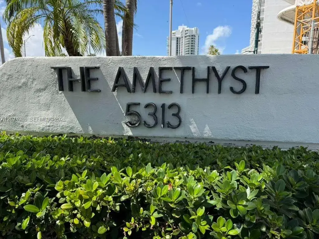 1 bedroom 1 bath Residential Lease for rent at 5313 Collins Ave # 1109, Miami Beach FL 33140