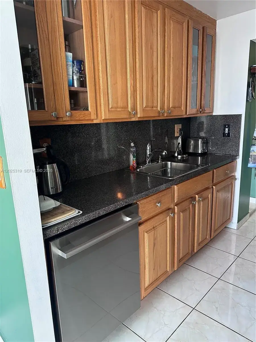 1 bedroom 1 bath for sale at 231 174th St # 1905, Sunny Isles Beach FL 33160