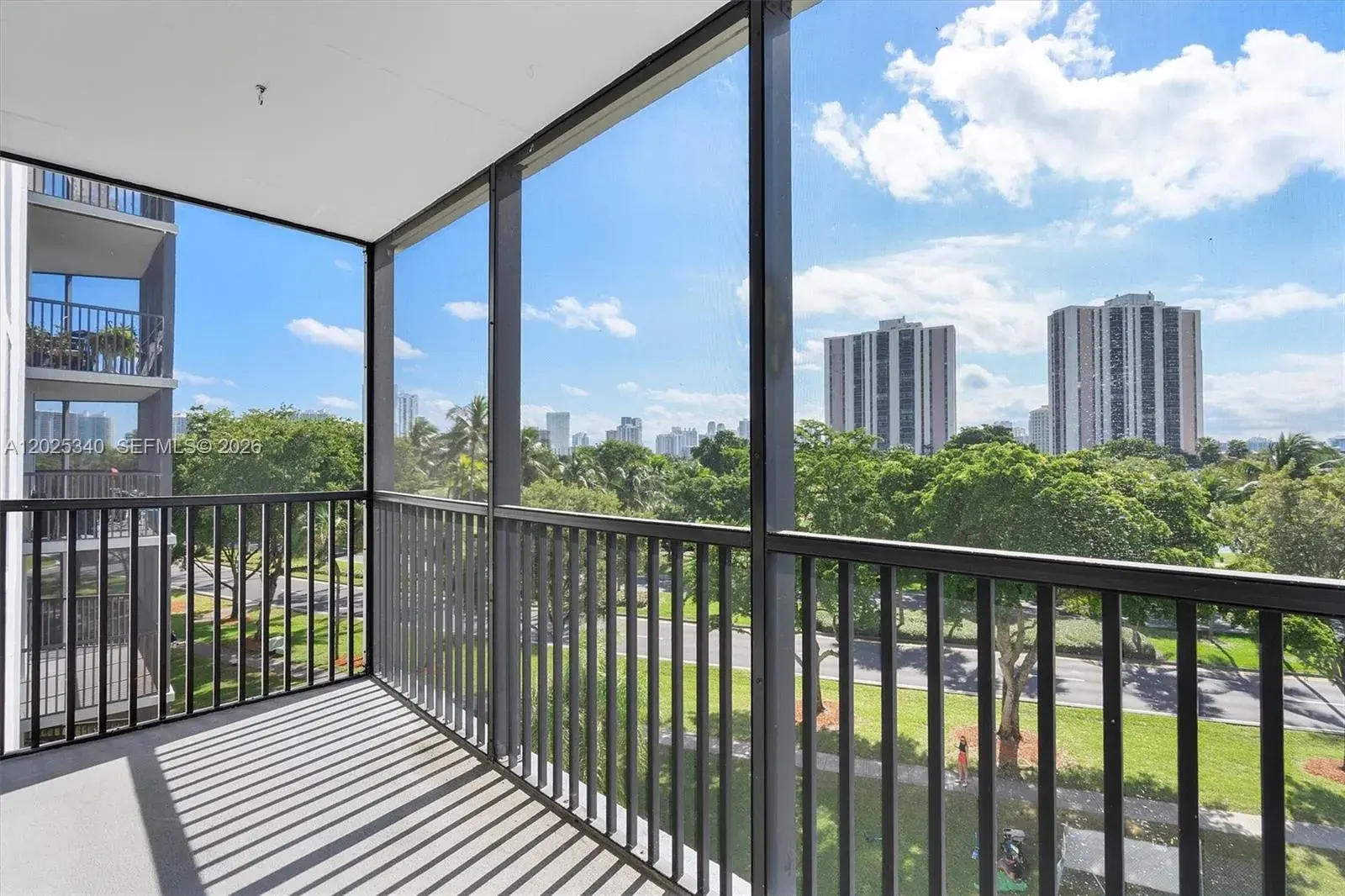 1 bedroom 1 bath Residential Lease for rent at 3101 N Country Club Dr # 504, Aventura FL 33180