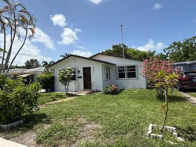 3 bedroom 2 bath Residential for sale at 2711 Dewey St, Hollywood FL 33020