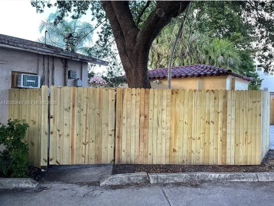 1 bedroom 1 bath Residential Lease for rent at 1720 Pierce St # 3, Hollywood FL 33020