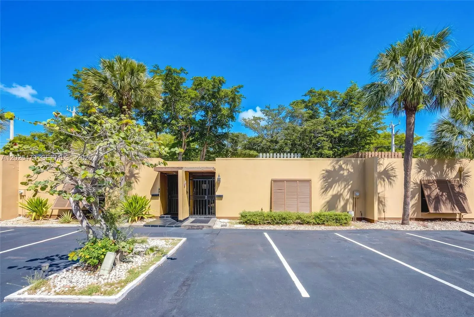 3 bedroom 2 bath Residential for sale at 6705 Kingsmoor Way, Miami Lakes FL 33014