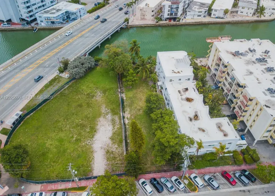6949 Bay Dr, Miami Beach FL 33141