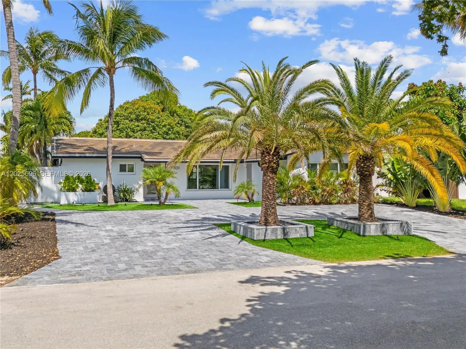4 bedroom 2 bath Residential for sale at 1701 SW 3rd Ave, Pompano Beach FL 33060