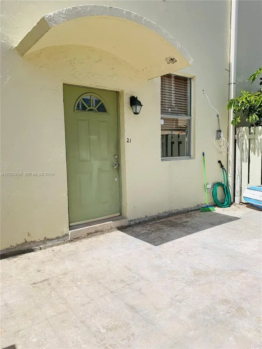 2 bedroom 2 bath Residential for sale at 1651 NE 115th St # 21C, Miami FL 33181
