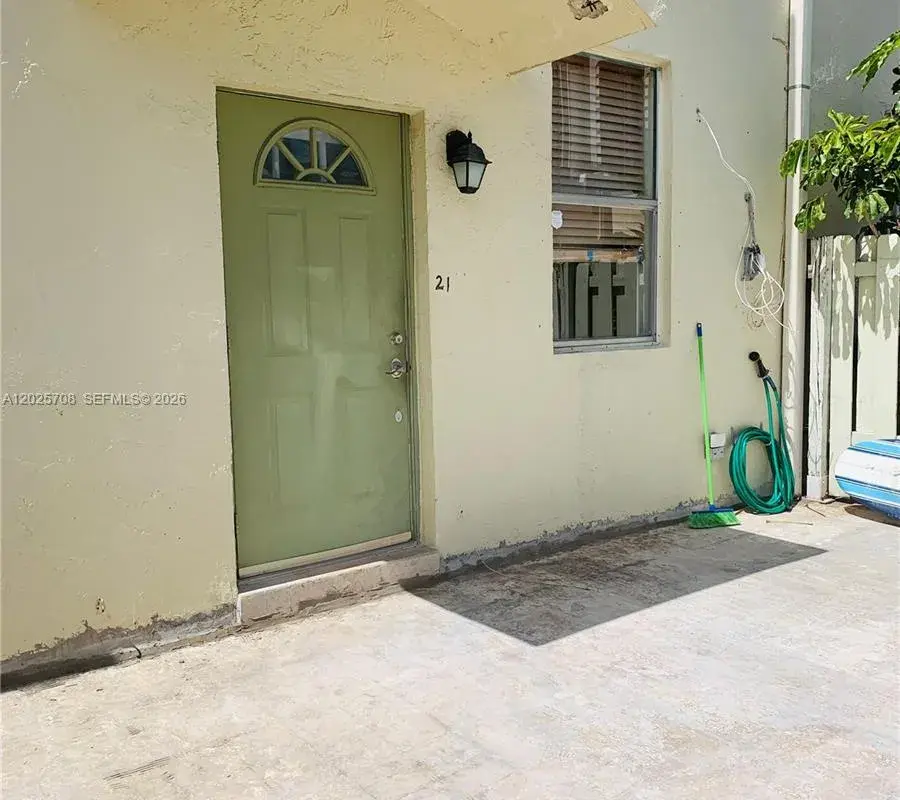 1651 NE 115th St # 21C, Miami FL 33181