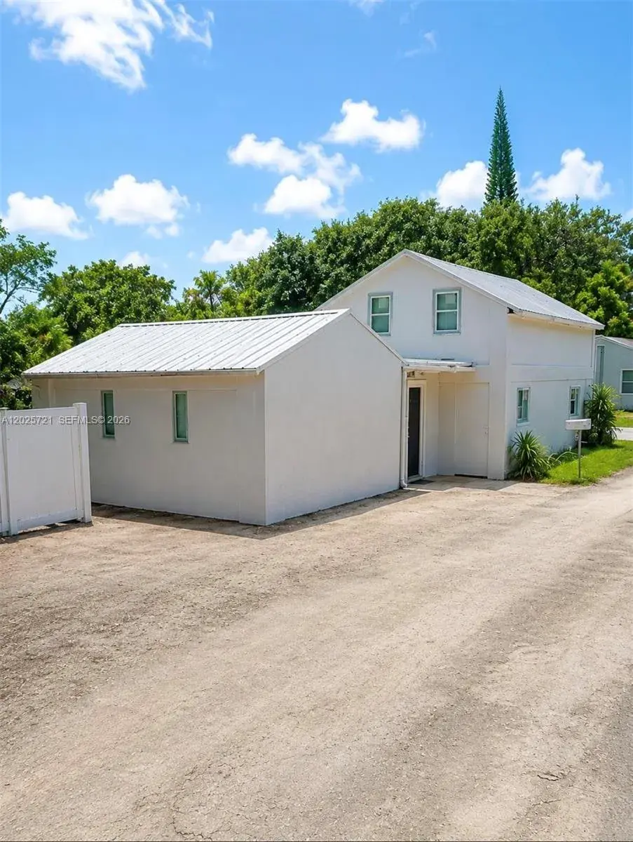 2 bedroom 1 bath Residential Lease for rent at 4125 N 32nd Ct, Hollywood FL 33021