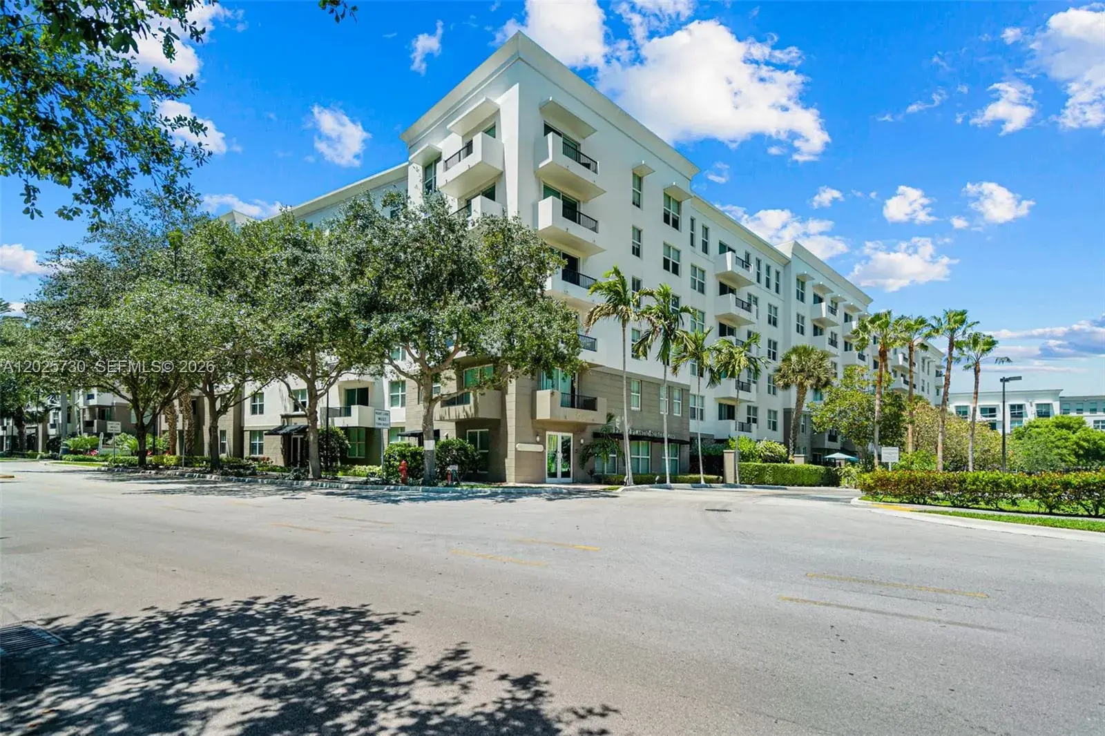 1 bedroom 1 bath Residential for sale at 2421 NE 65th St # 408, Fort Lauderdale FL 33308