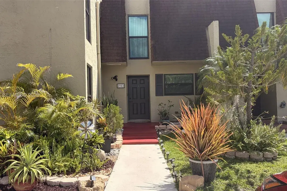 8982 Palm Tree Ln # 8982, Pembroke Pines FL 33024