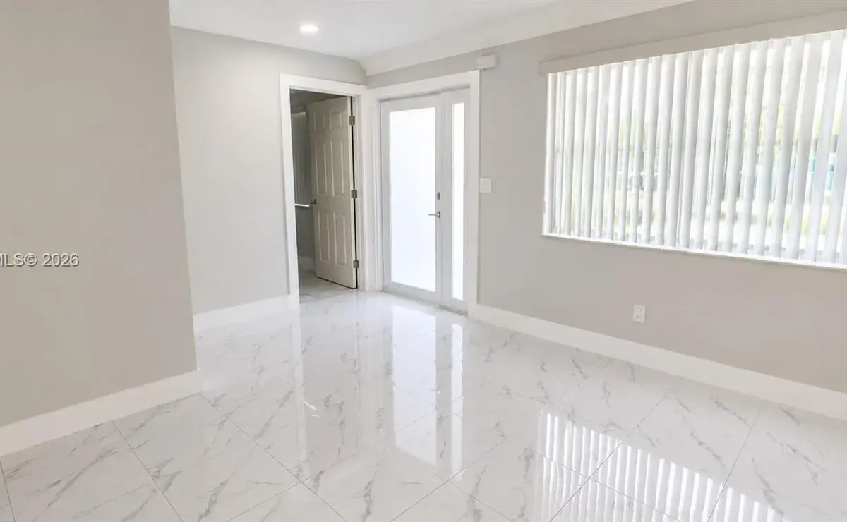 5735 Hayes St, Hollywood FL 33021