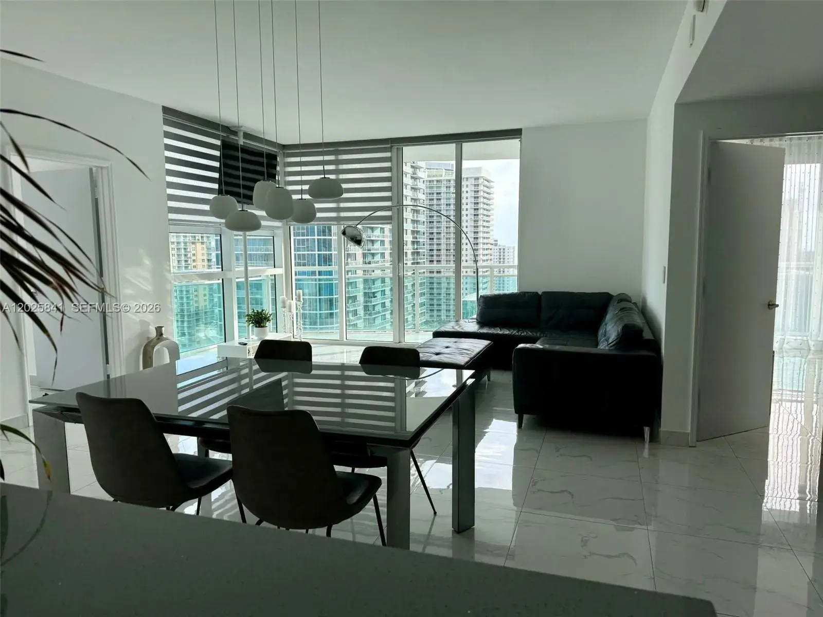 2 bedroom 2 bath Residential Lease for rent at 951 Brickell Ave # 2810, Miami FL 33131