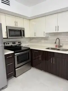 2 bedroom 1 bath Residential Lease for rent at 3680 N 56th Ave # 823, Hollywood FL 33021