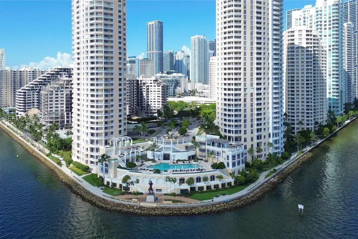 848 Brickell Key Dr # 306, Miami FL 33131