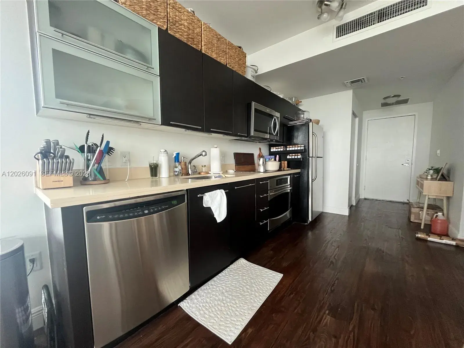 1 bedroom 1 bath Residential Lease for rent at 90 SW 3rd St # 1705, Miami FL 33130