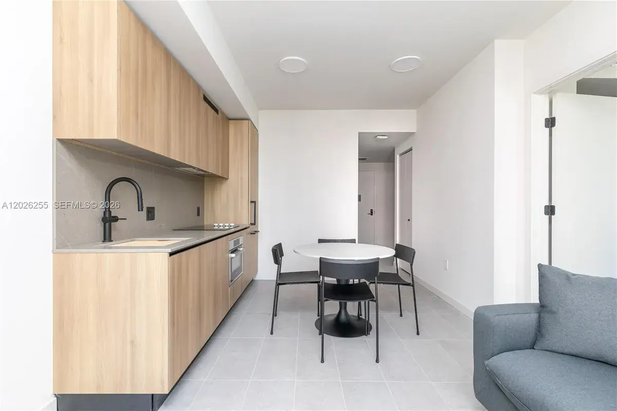 121 NE 5th St # 510, Miami FL 33132