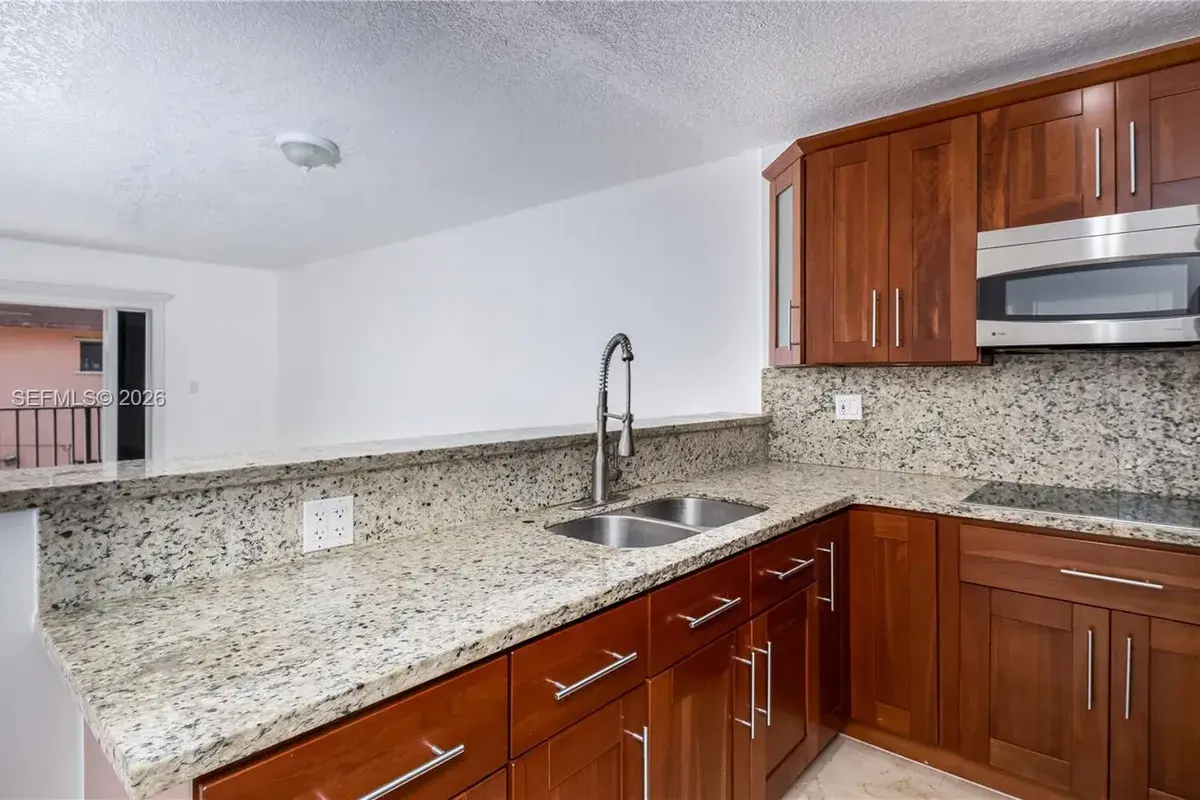 4390 W 12th Ln # 18B, Hialeah FL 33012